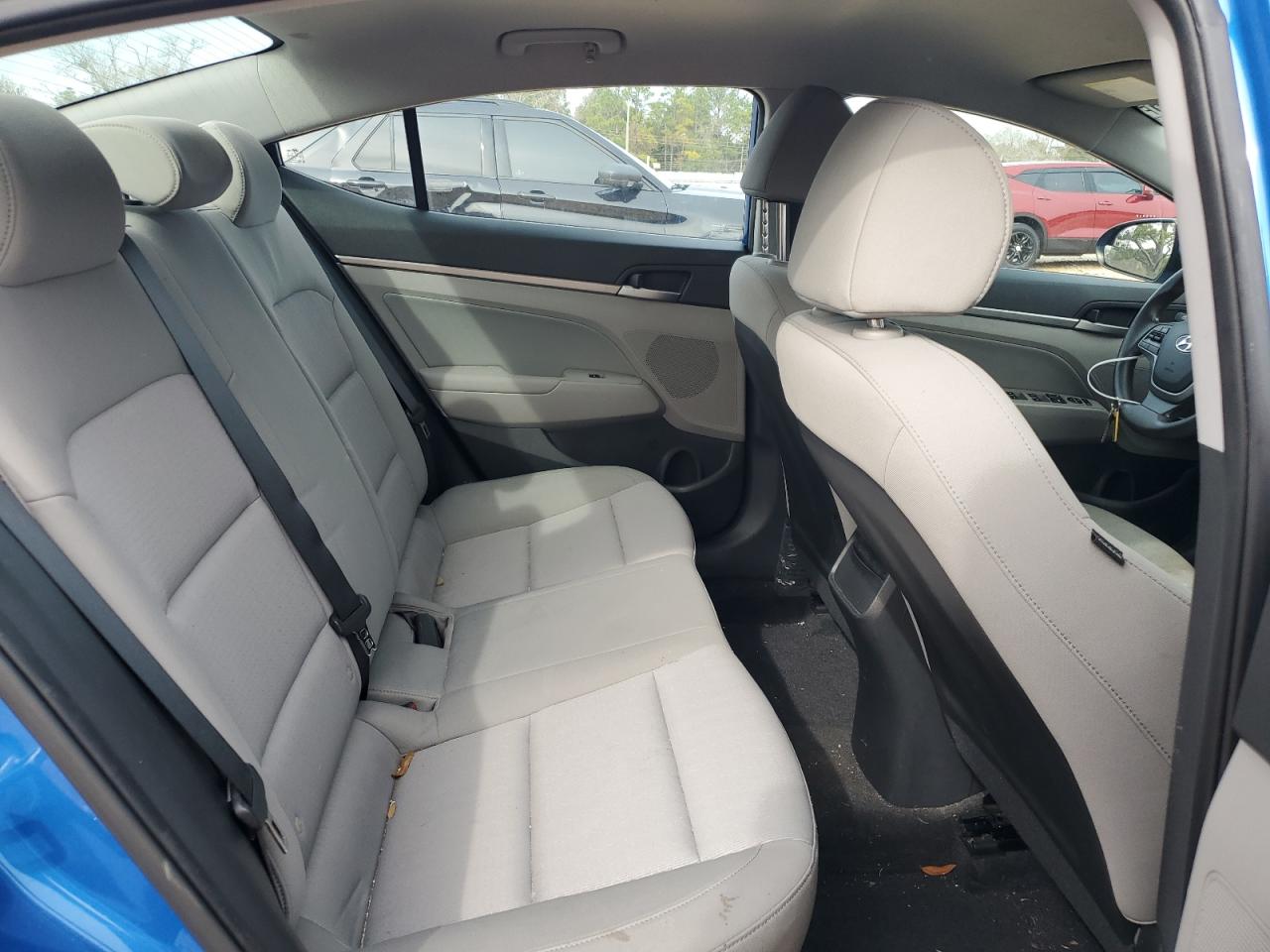 2017 Hyundai Elantra - Image 10