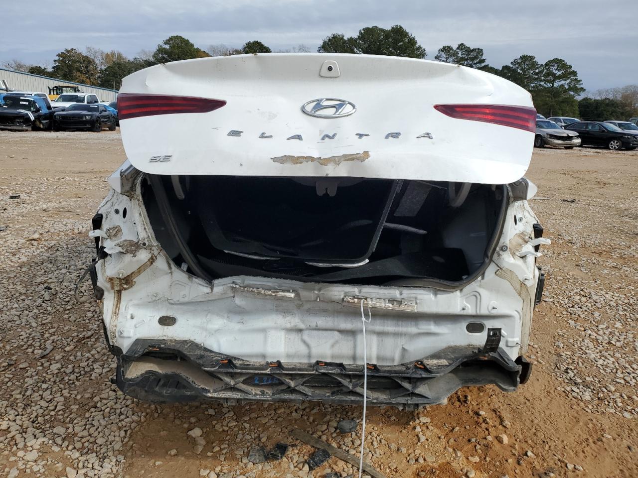 2019 Hyundai Elantra - Image 6