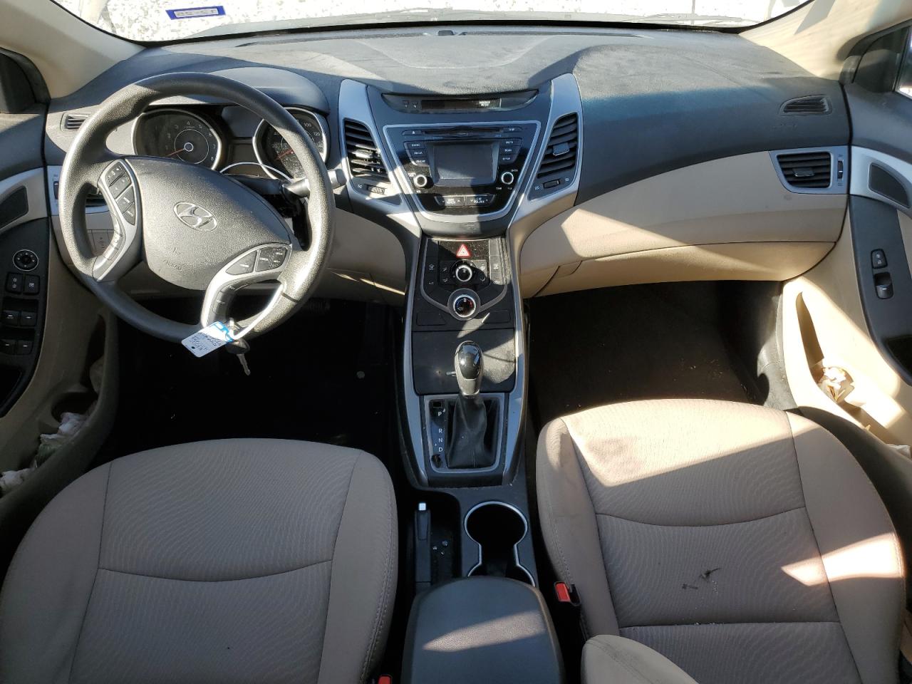 2016 Hyundai Elantra - Image 8