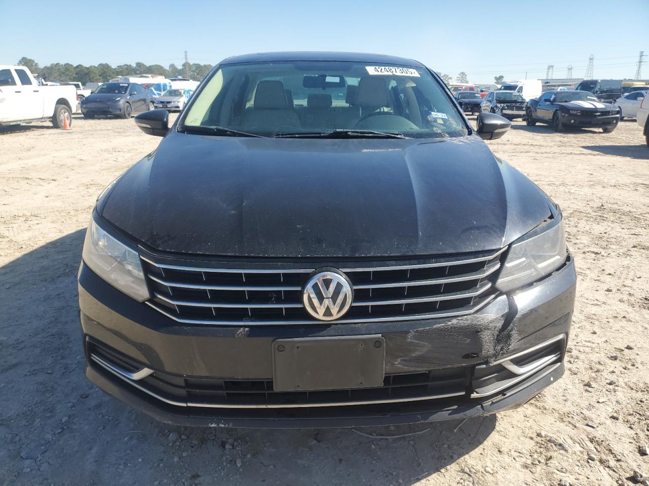 2017 Volkswagen Passat - Image 5