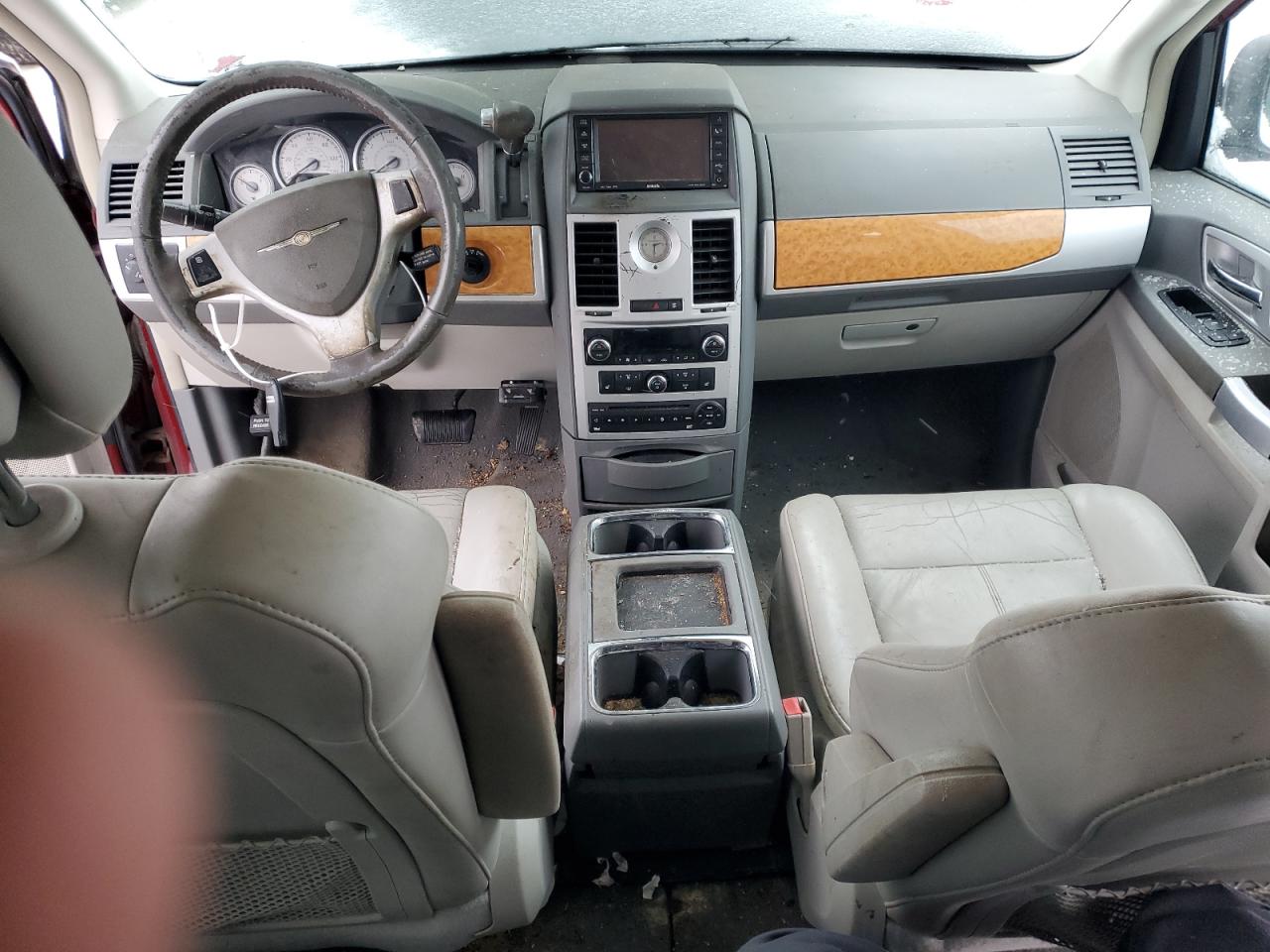 2010 Chrysler Town & Country - Image 8