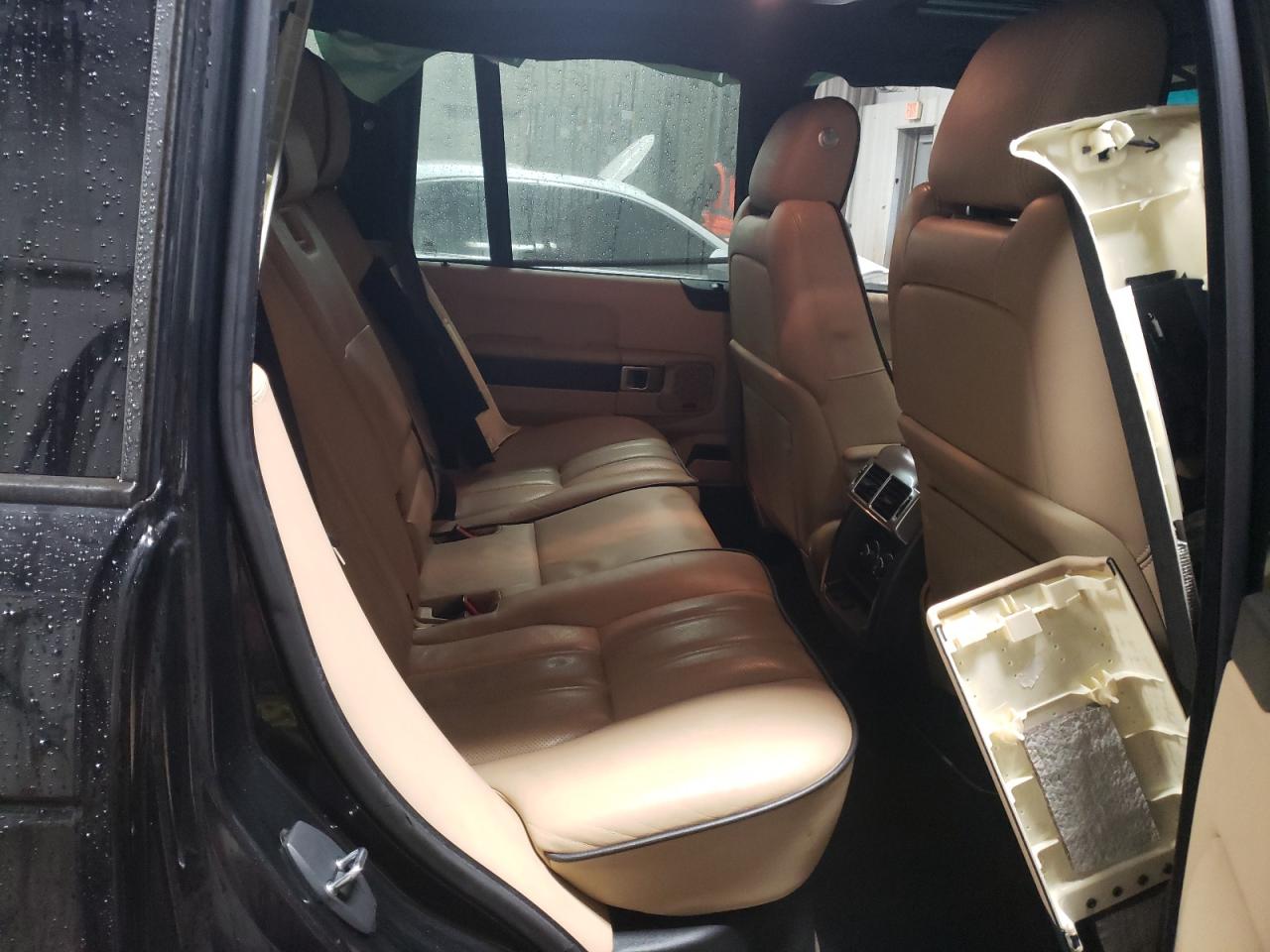 2011 Land Rover Range Rover - Image 10