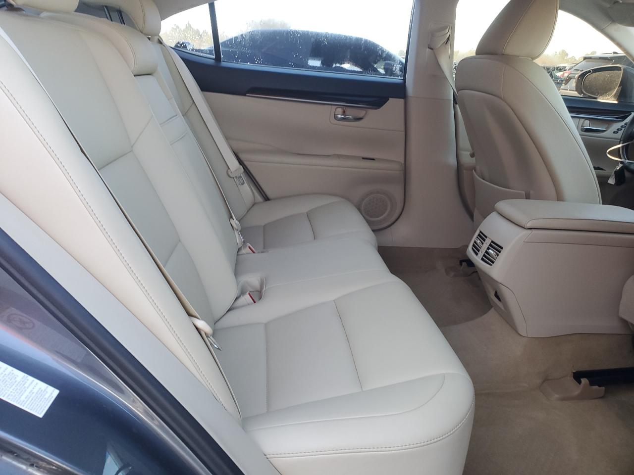 2013 Lexus ES - Image 10