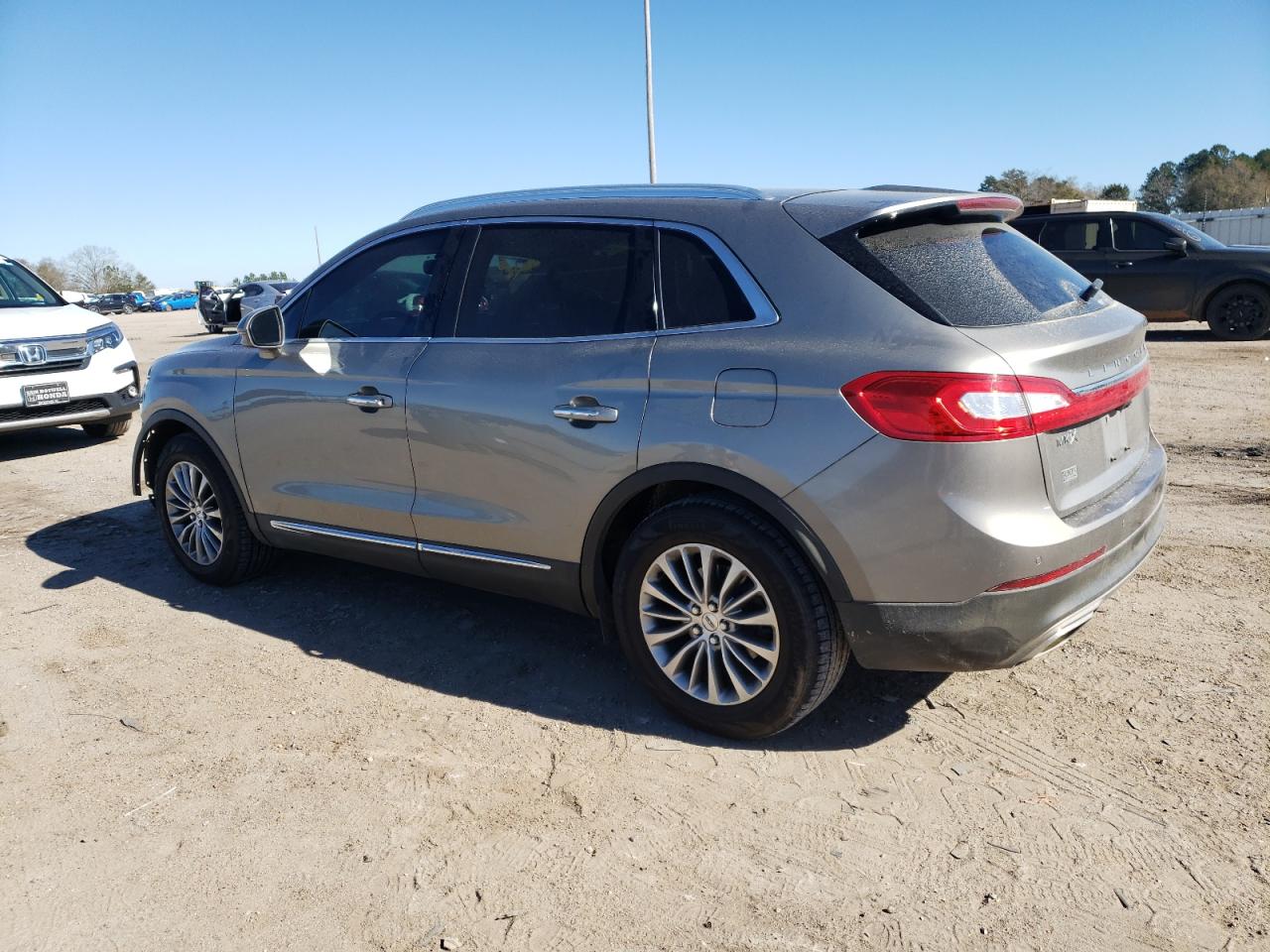 2016 Lincoln MKX - Image 2