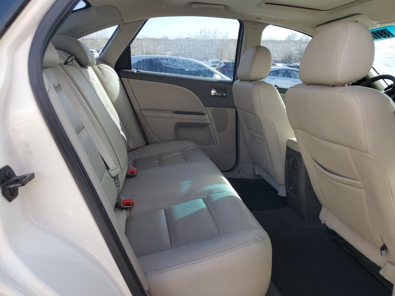 2009 Ford Taurus - Image 10