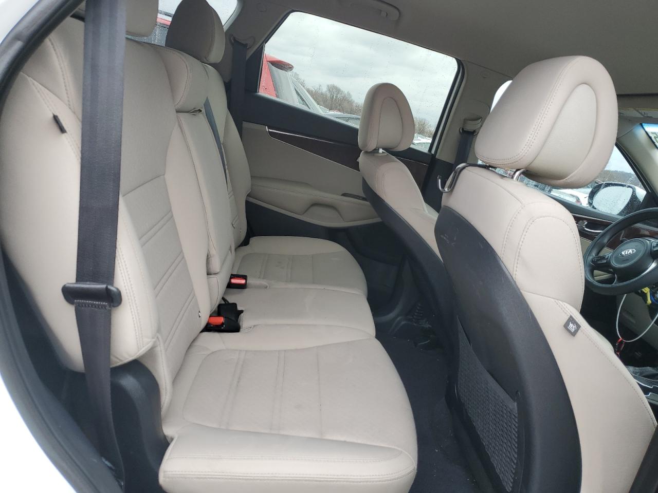 2016 Kia Sorento - Image 11