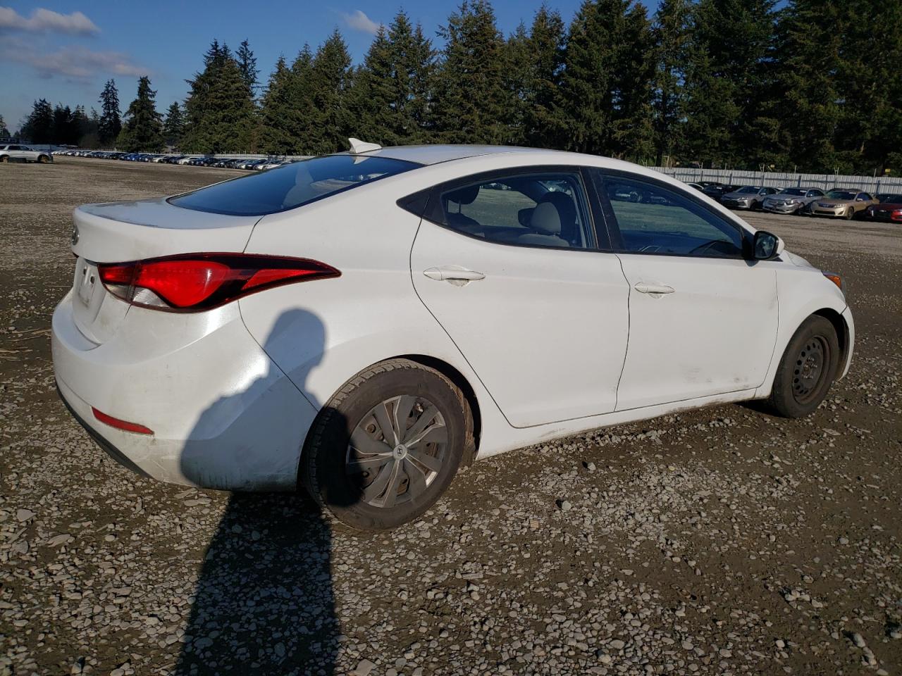 2016 Hyundai Elantra - Image 3