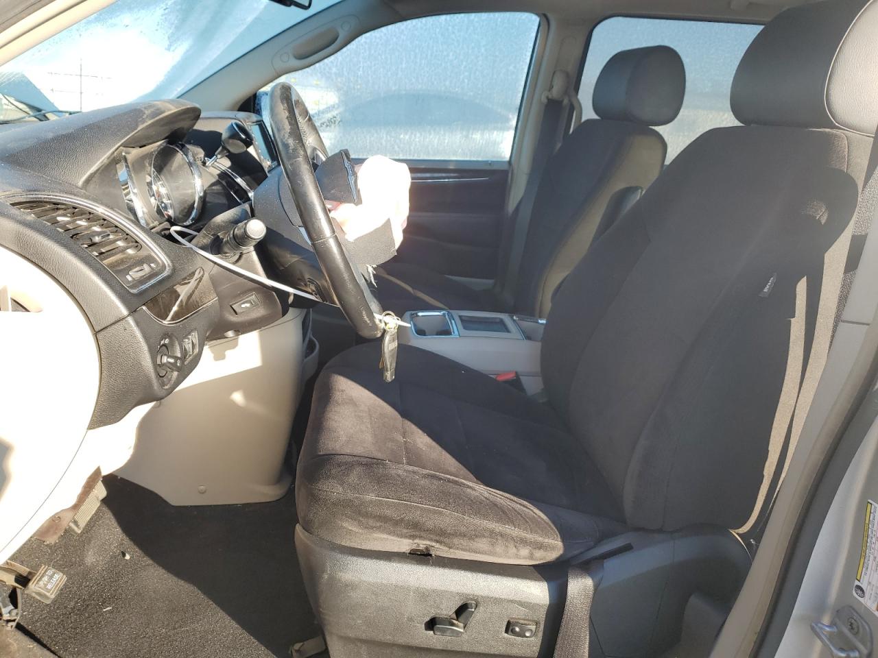 2011 Chrysler Town & Country - Image 7