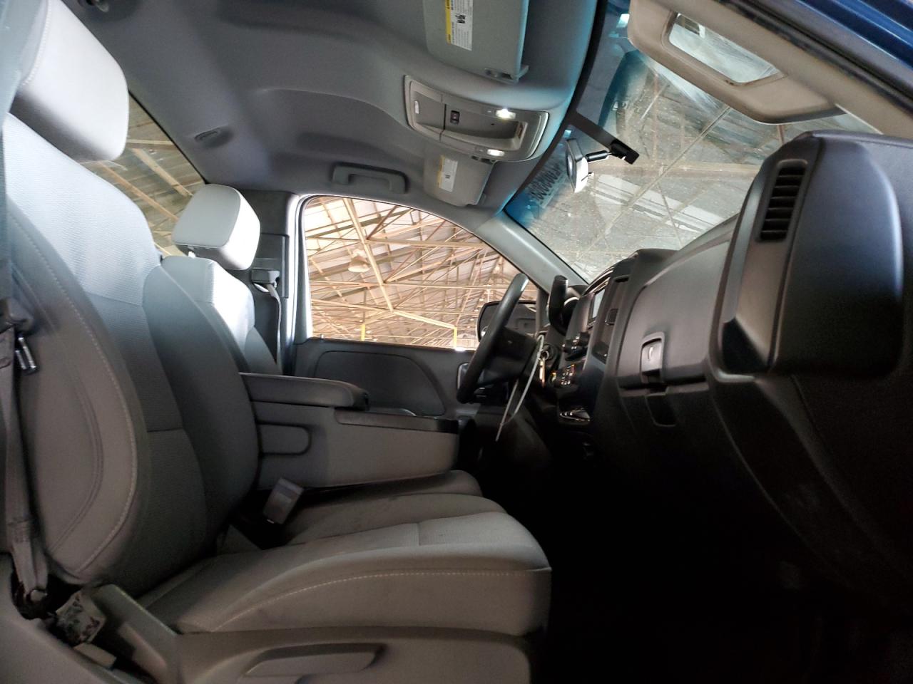 2015 Chevrolet Silverado - Image 11