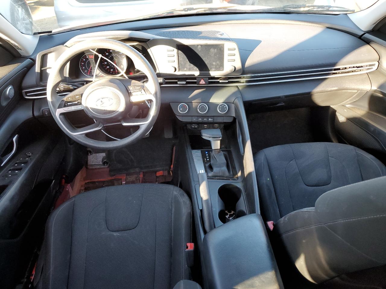2021 Hyundai Elantra - Image 8