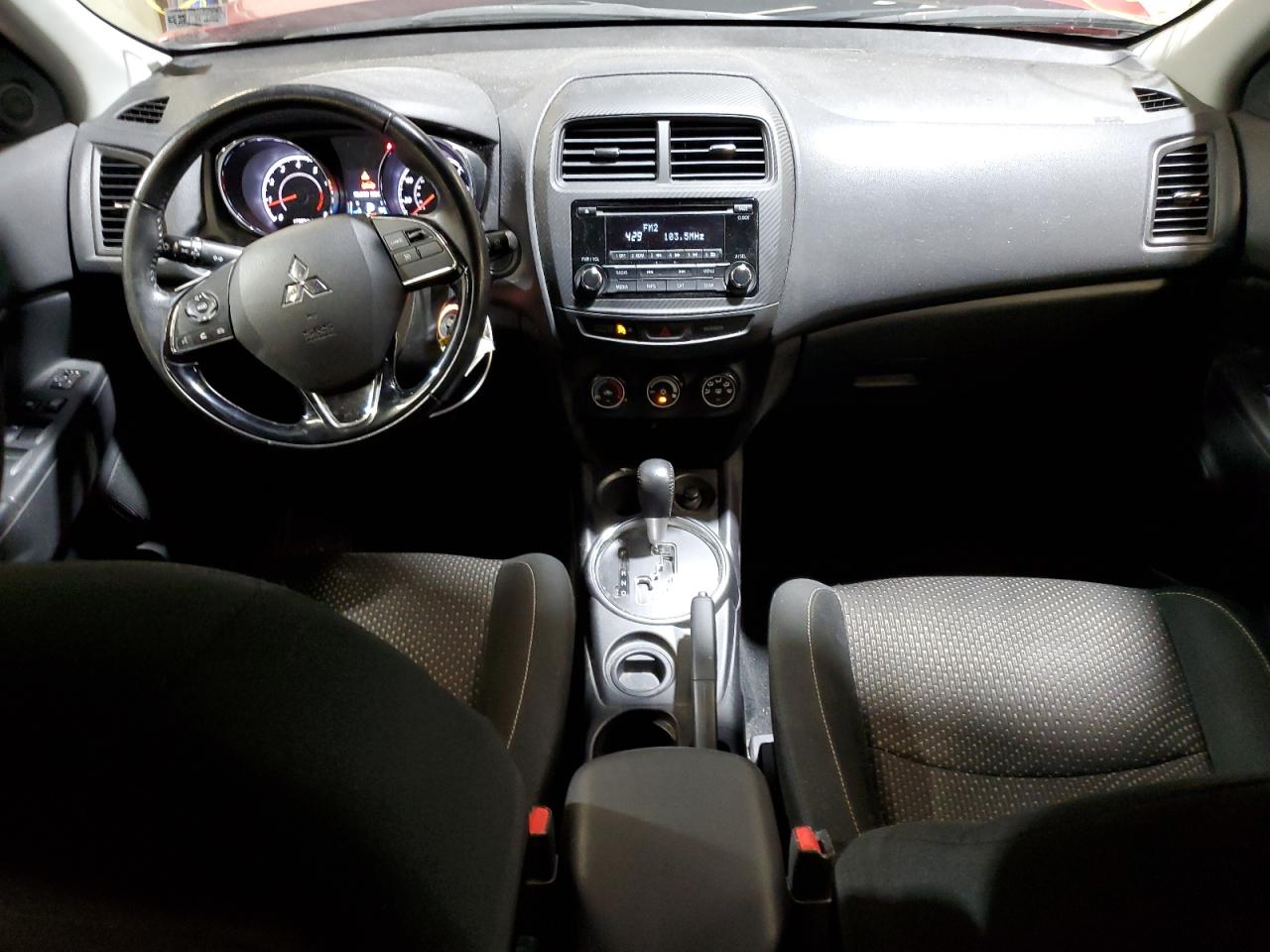 2016 Mitsubishi Outlander - Image 8