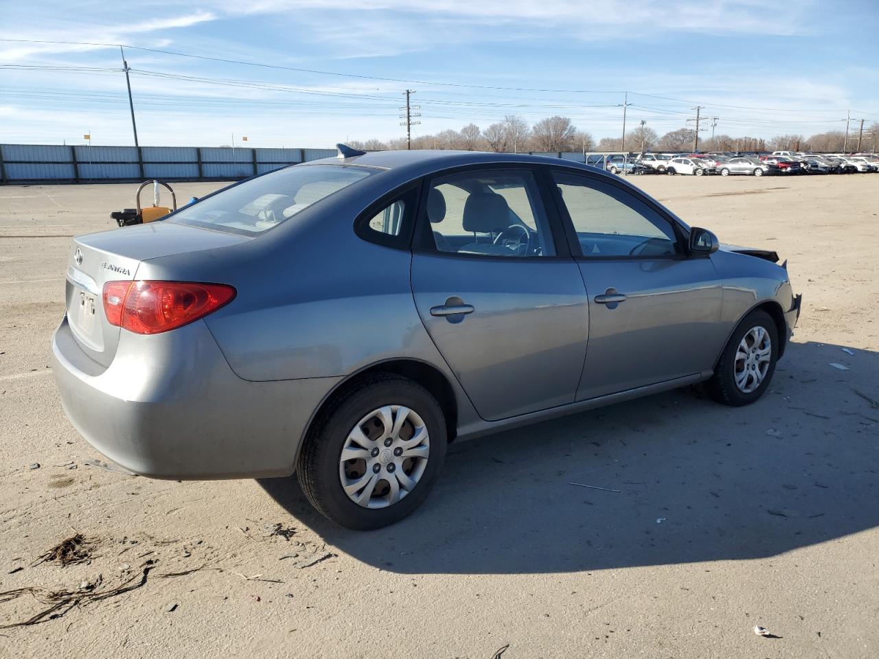 2010 Hyundai Elantra - Image 3