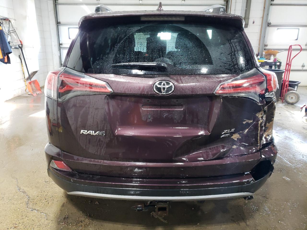 2017 Toyota RAV 4 - Image 6