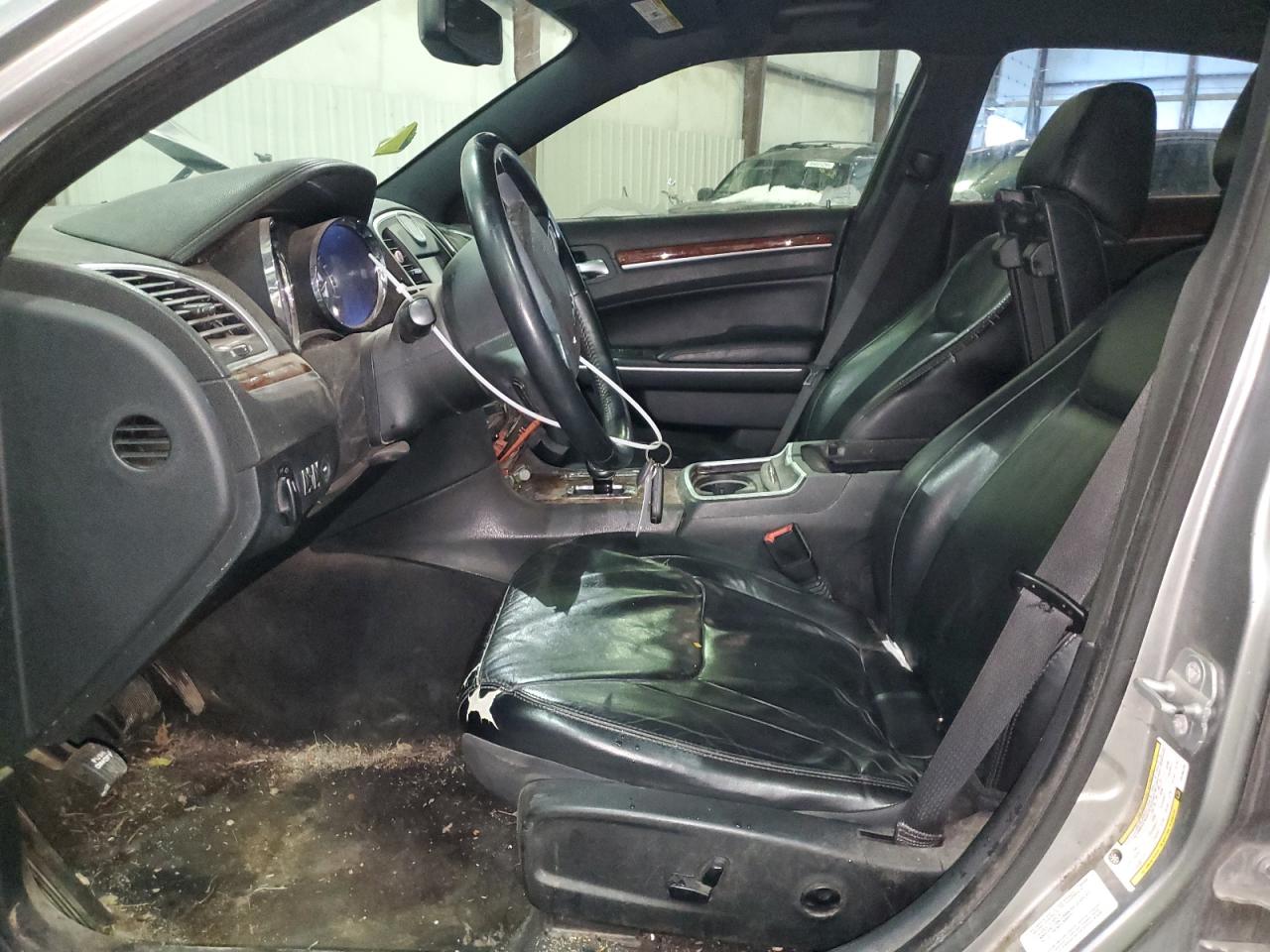 2014 Chrysler 300 - Image 7