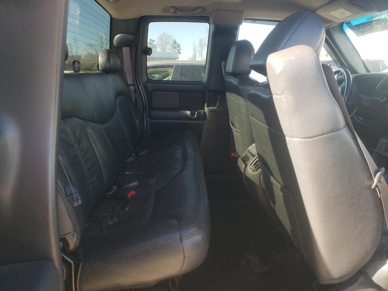 2002 Chevrolet Silverado - Image 10