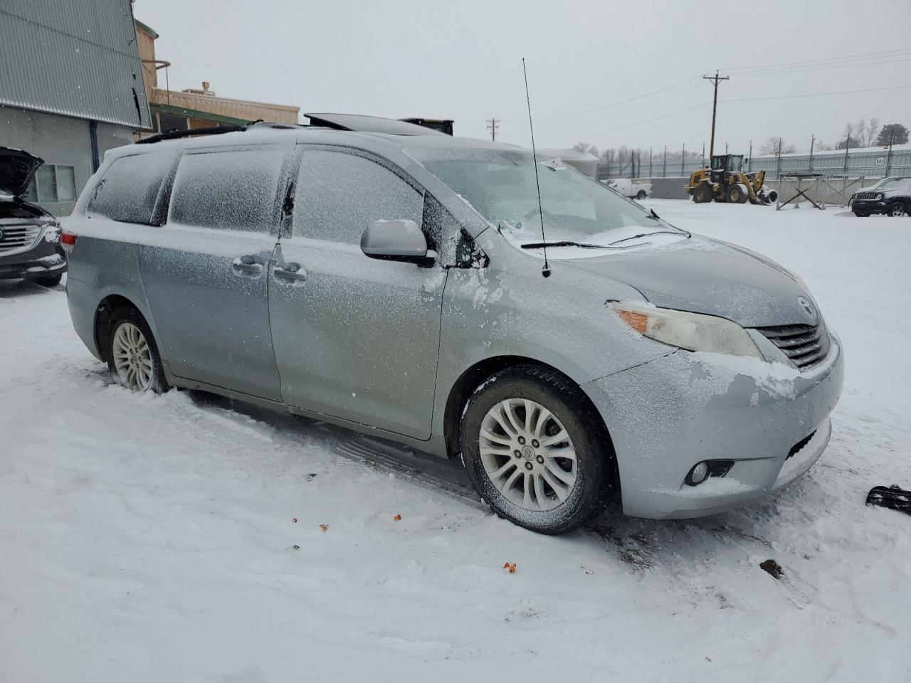 2012 Toyota Sienna - Image 4