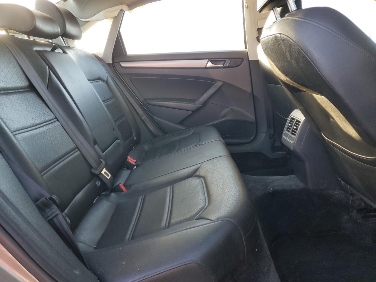 2015 Volkswagen Passat - Image 10