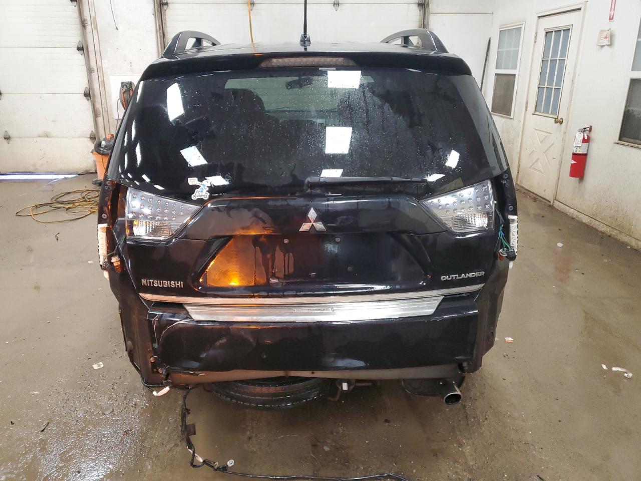 2011 Mitsubishi Outlander - Image 6