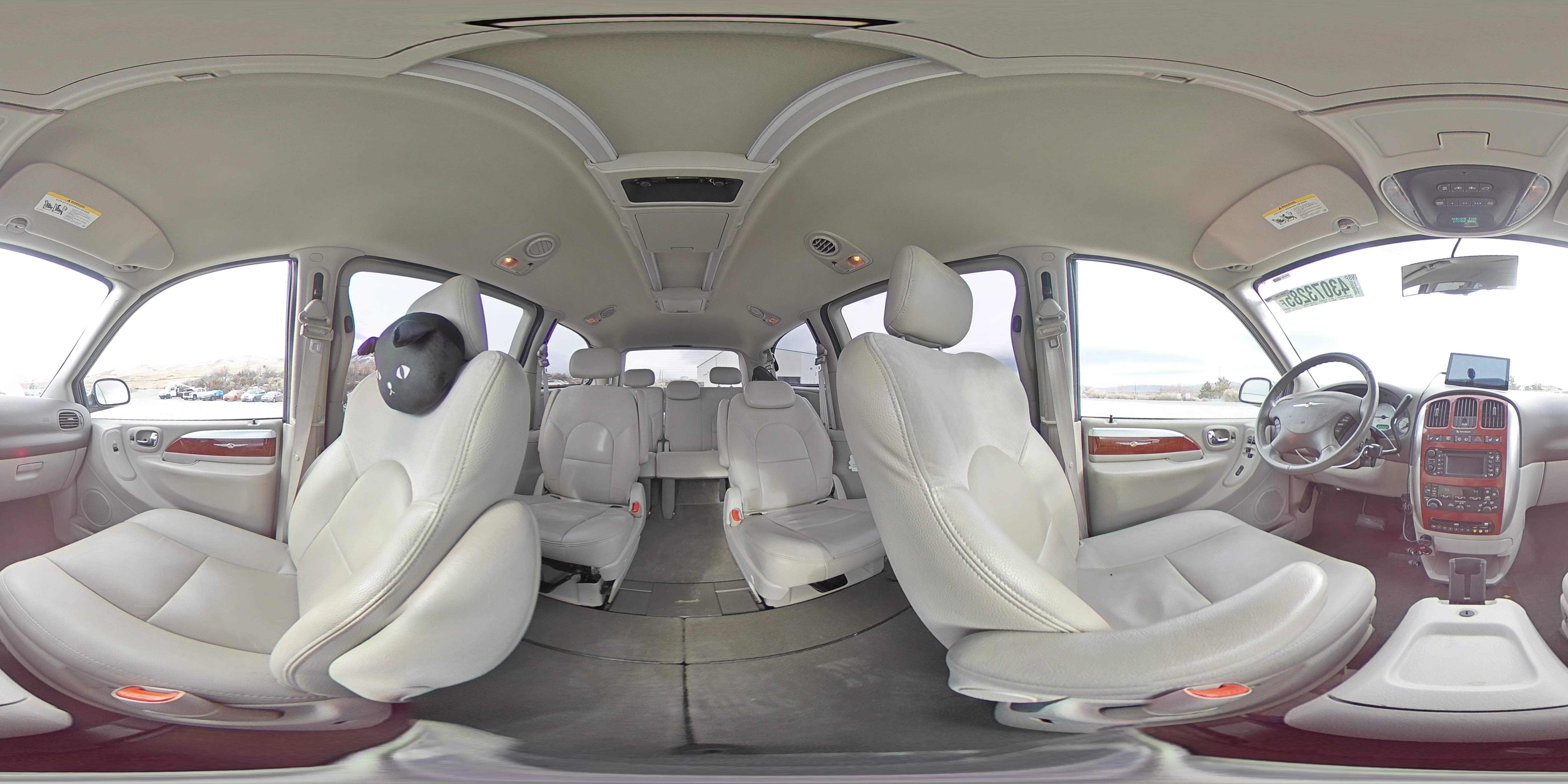2005 Chrysler Town & Country - Image 14