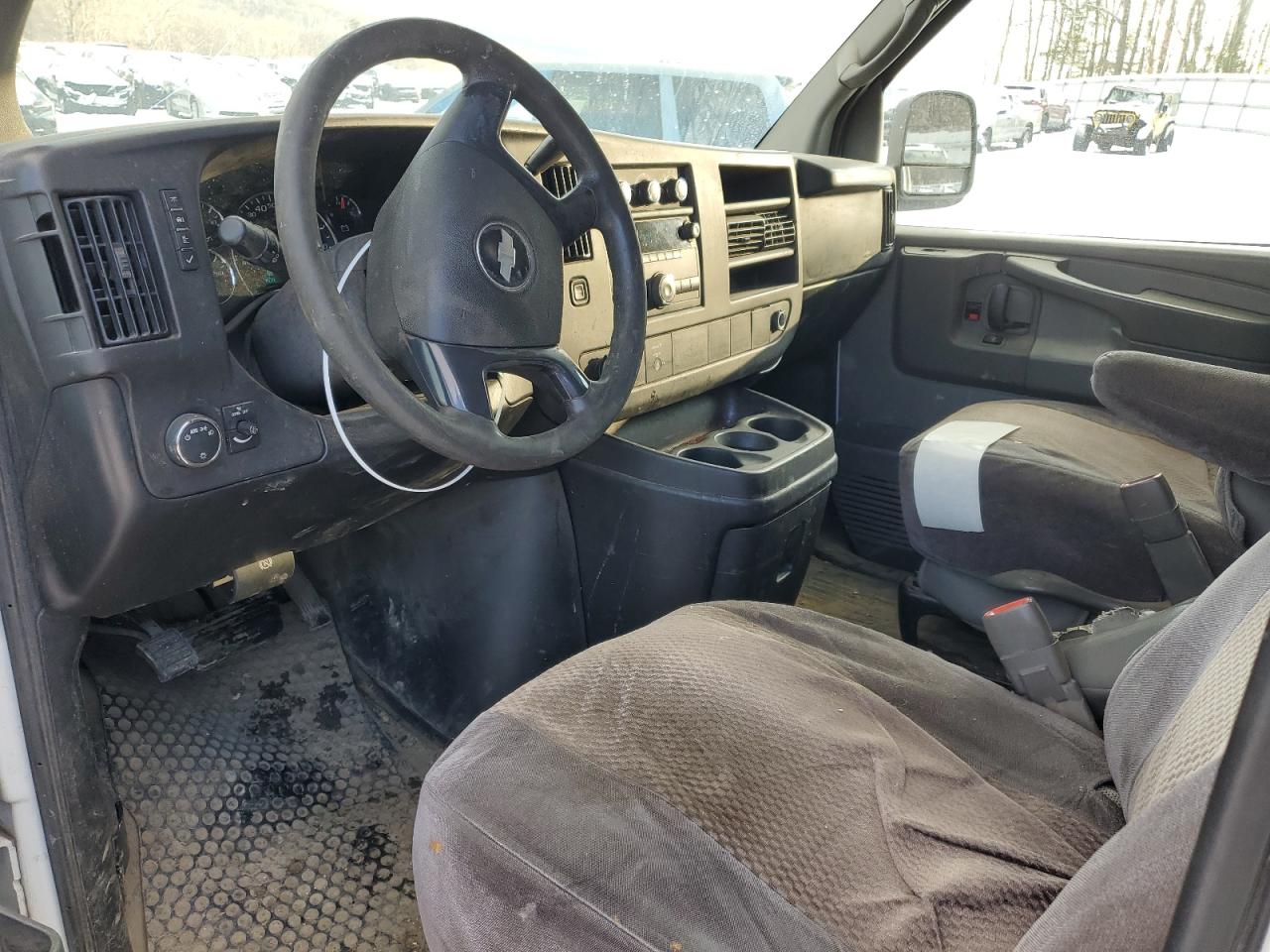 2009 Chevrolet Express - Image 8