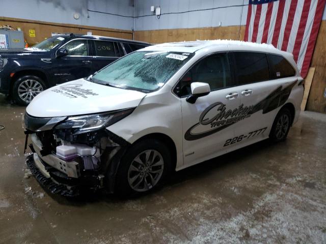 2021 Toyota Sienna Xle