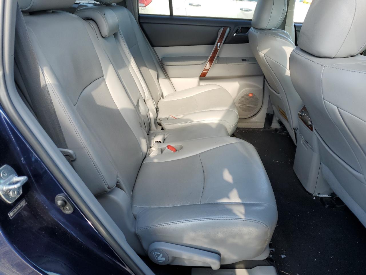 2011 Toyota Highlander - Image 12