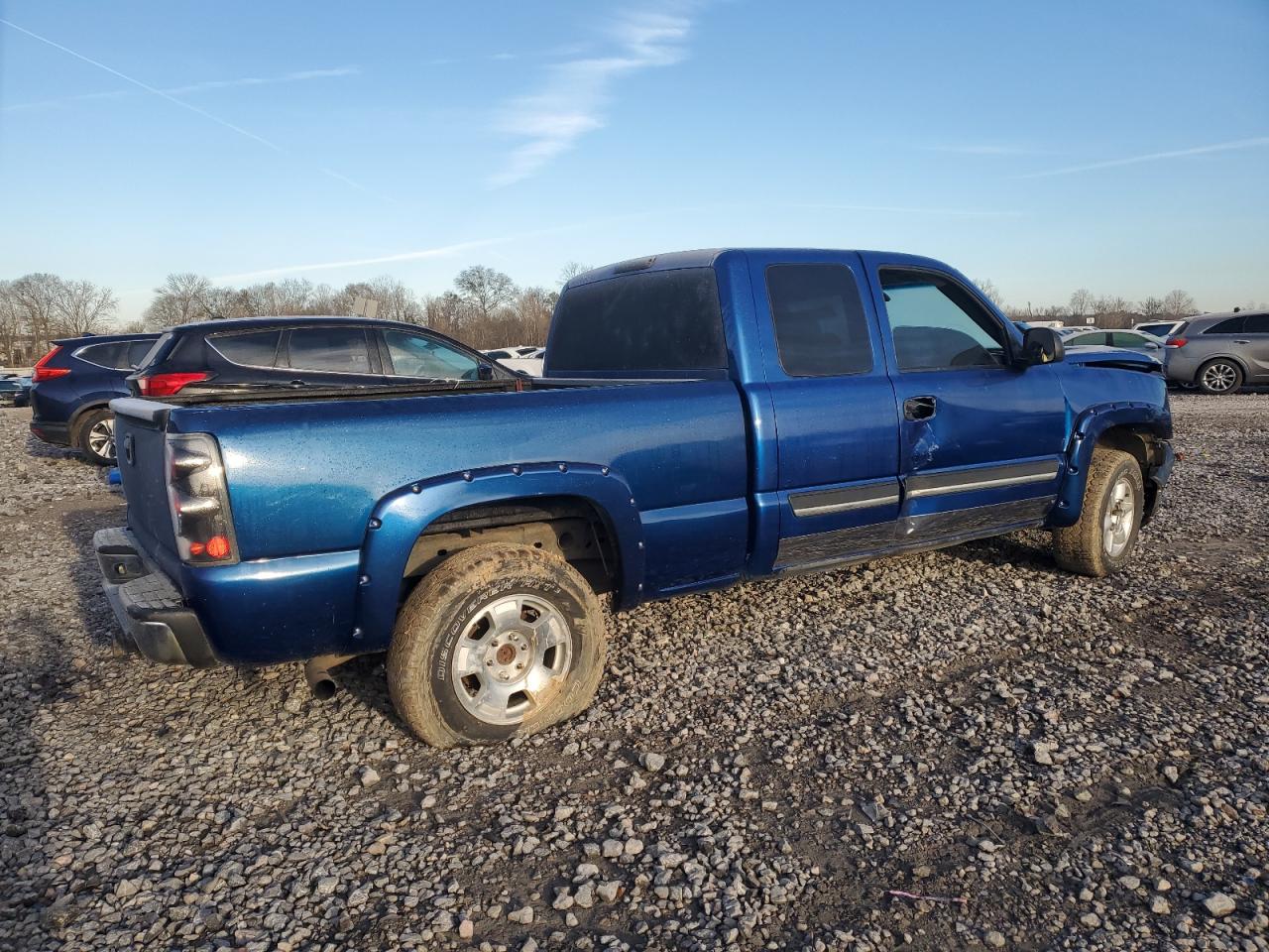 2004 Chevrolet Silverado - Image 3