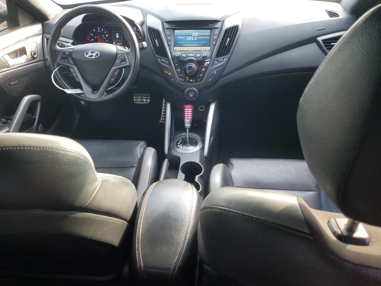2016 Hyundai Veloster - Image 8