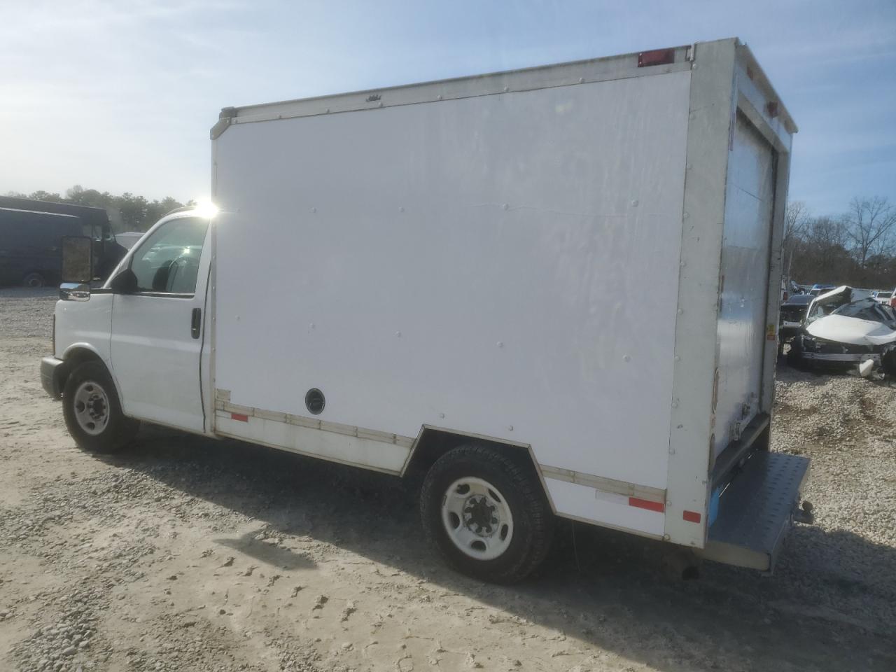 2015 GMC Savana - Image 2