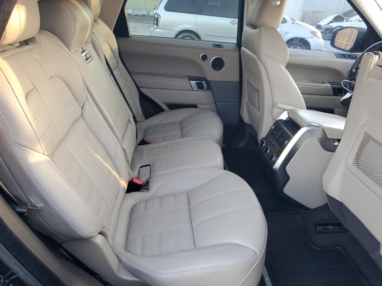 2016 Land Rover Range Rover - Image 10