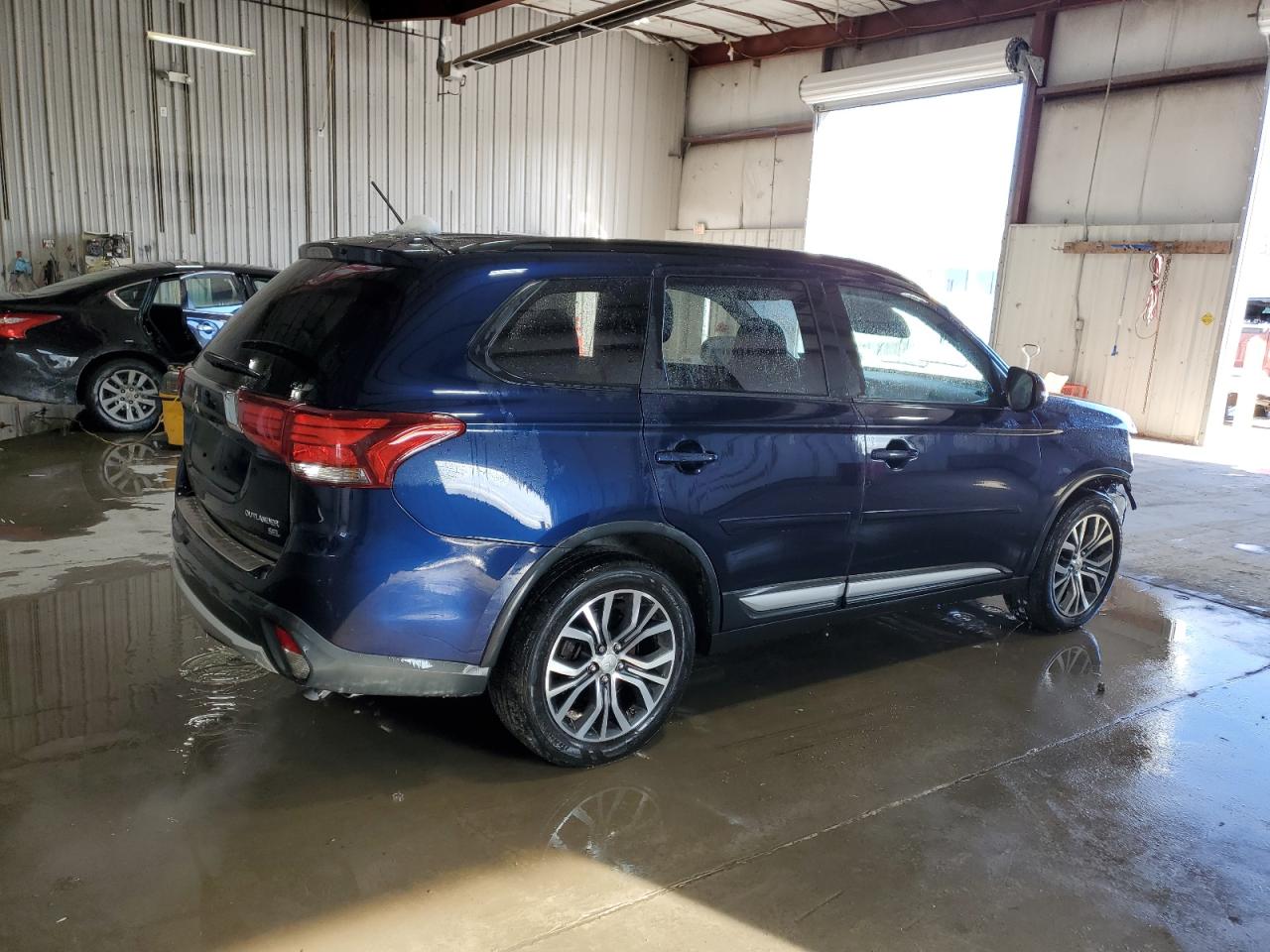 2016 Mitsubishi Outlander - Image 3