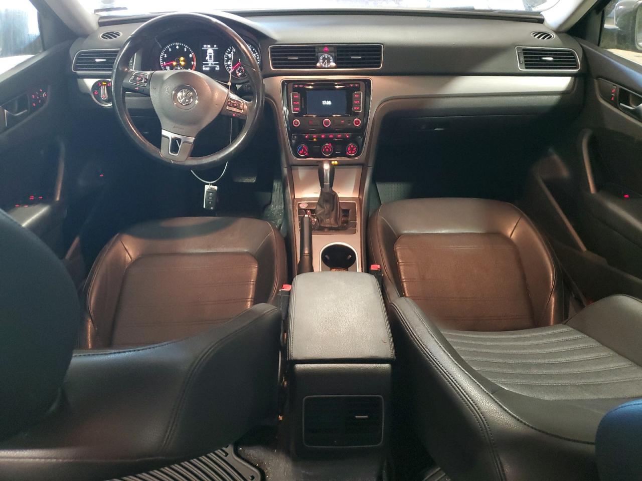 2015 Volkswagen Passat - Image 8