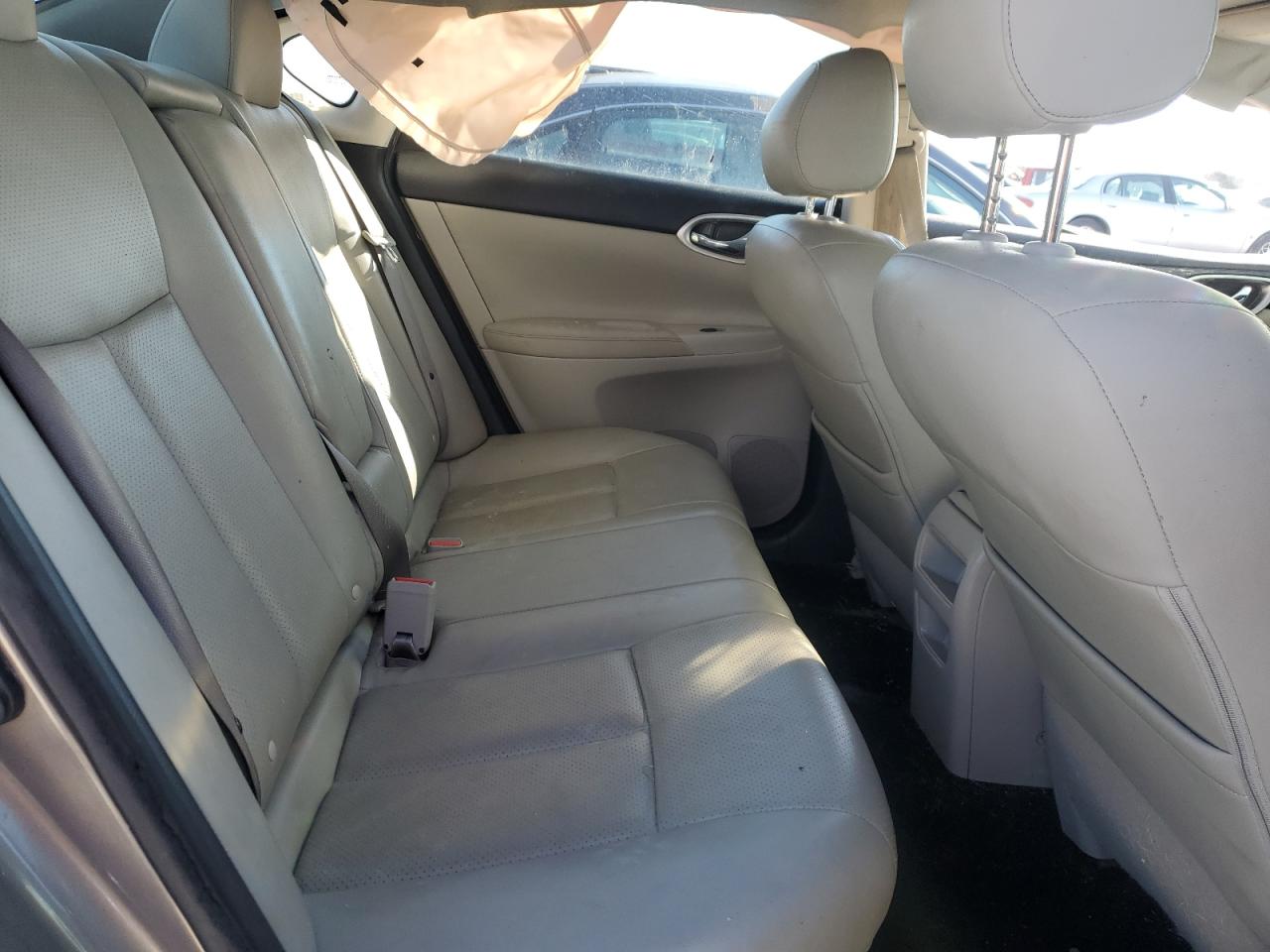 2015 Nissan Sentra - Image 10