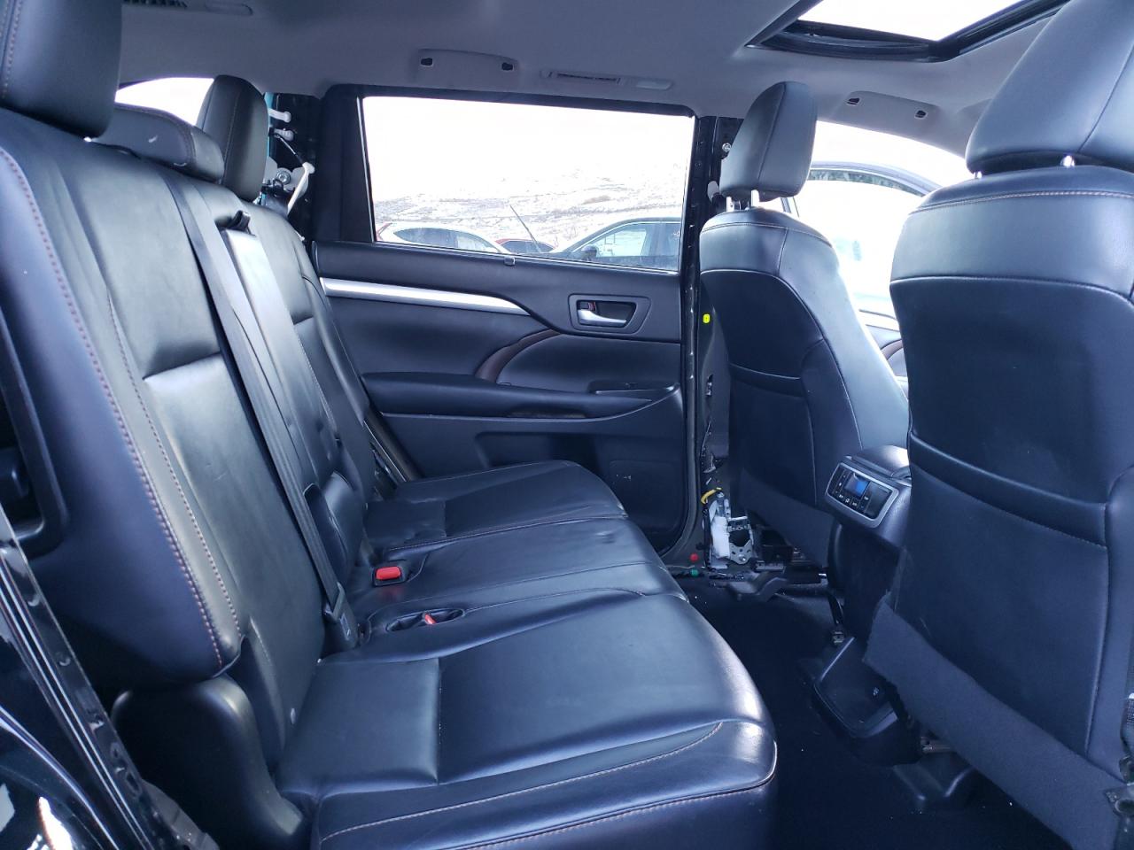 2015 Toyota Highlander - Image 11