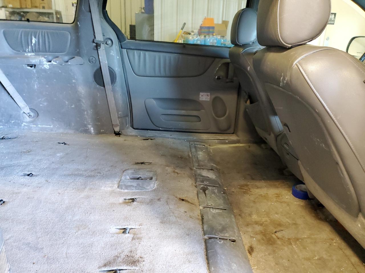 2006 Toyota Sienna - Image 12