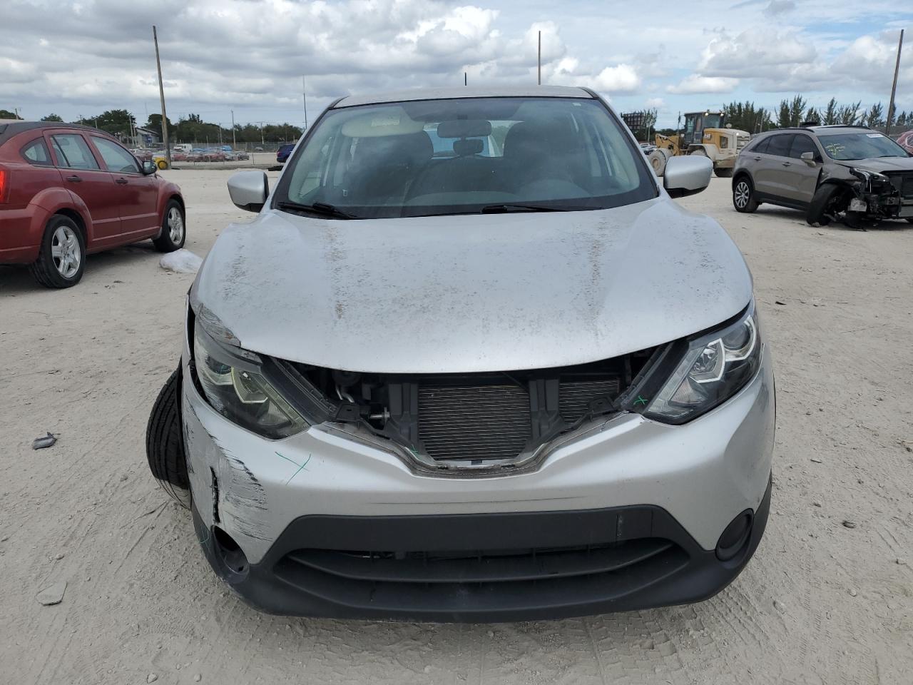 2017 Nissan Rogue - Image 5