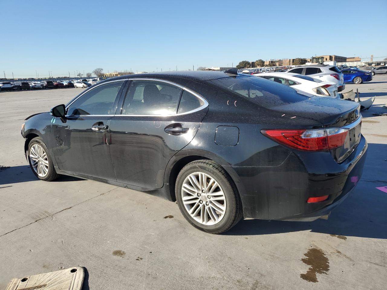 2015 Lexus ES - Image 2
