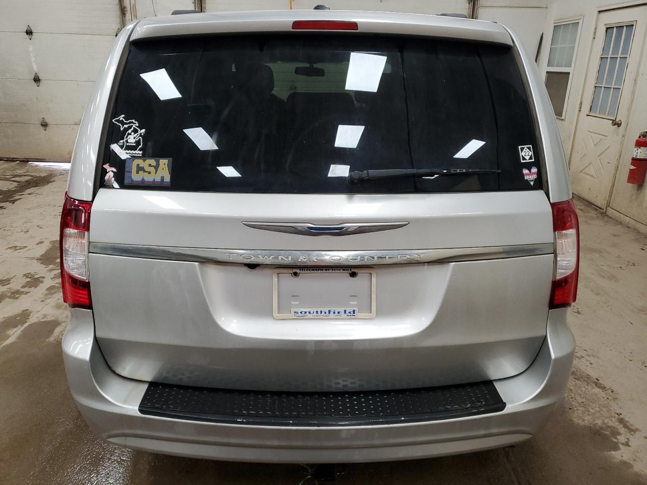 2012 Chrysler Town & Country - Image 6