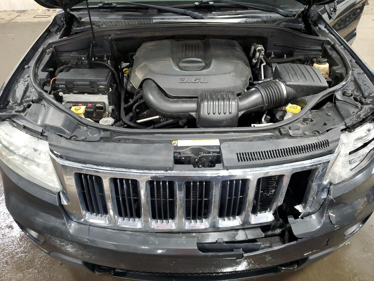2011 Jeep Grand Cherokee - Image 12