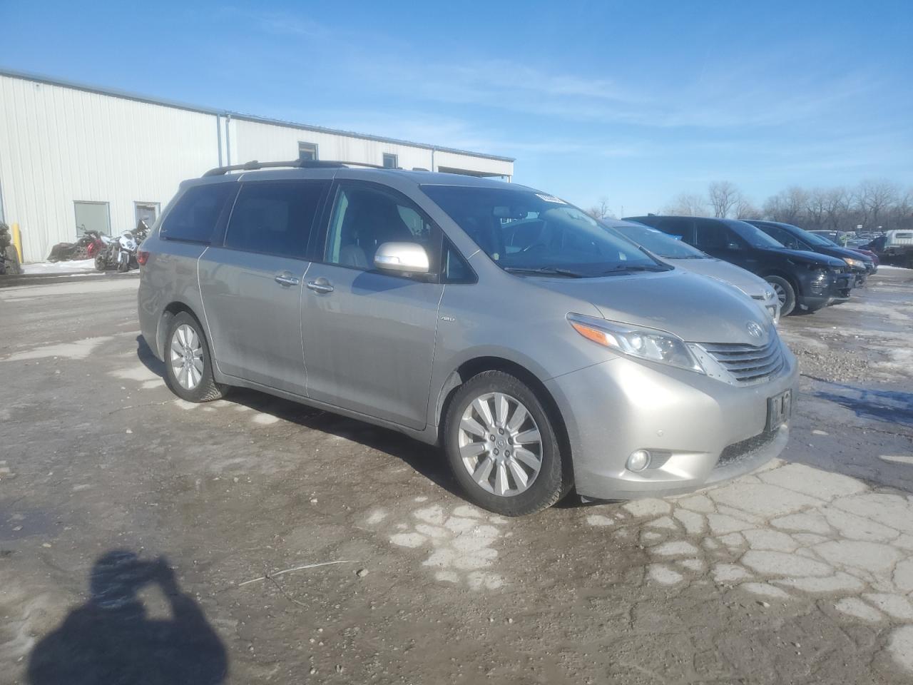 2017 Toyota Sienna - Image 4