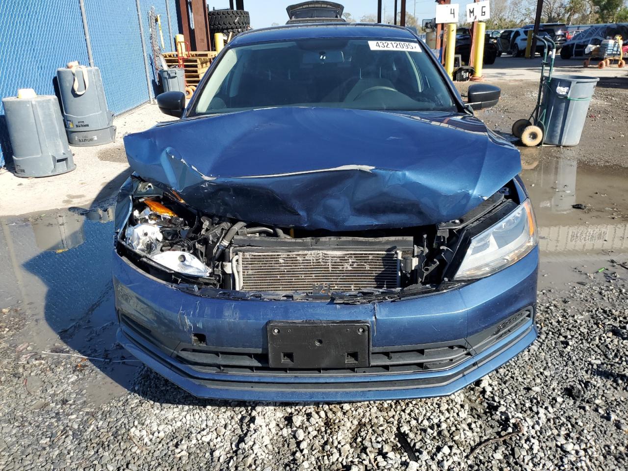 2015 Volkswagen Jetta - Image 5