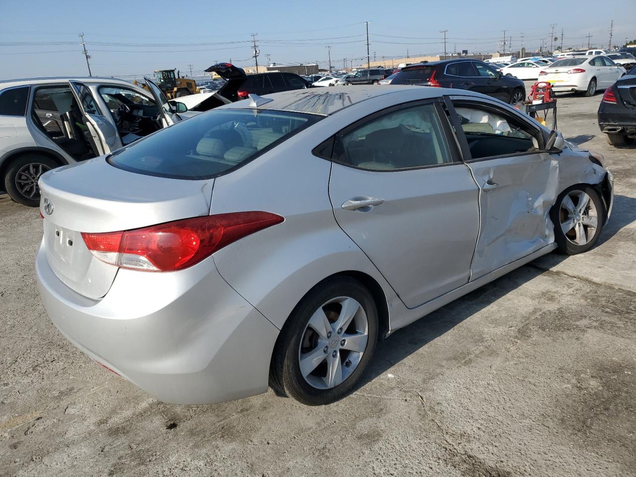 2013 Hyundai Elantra - Image 3