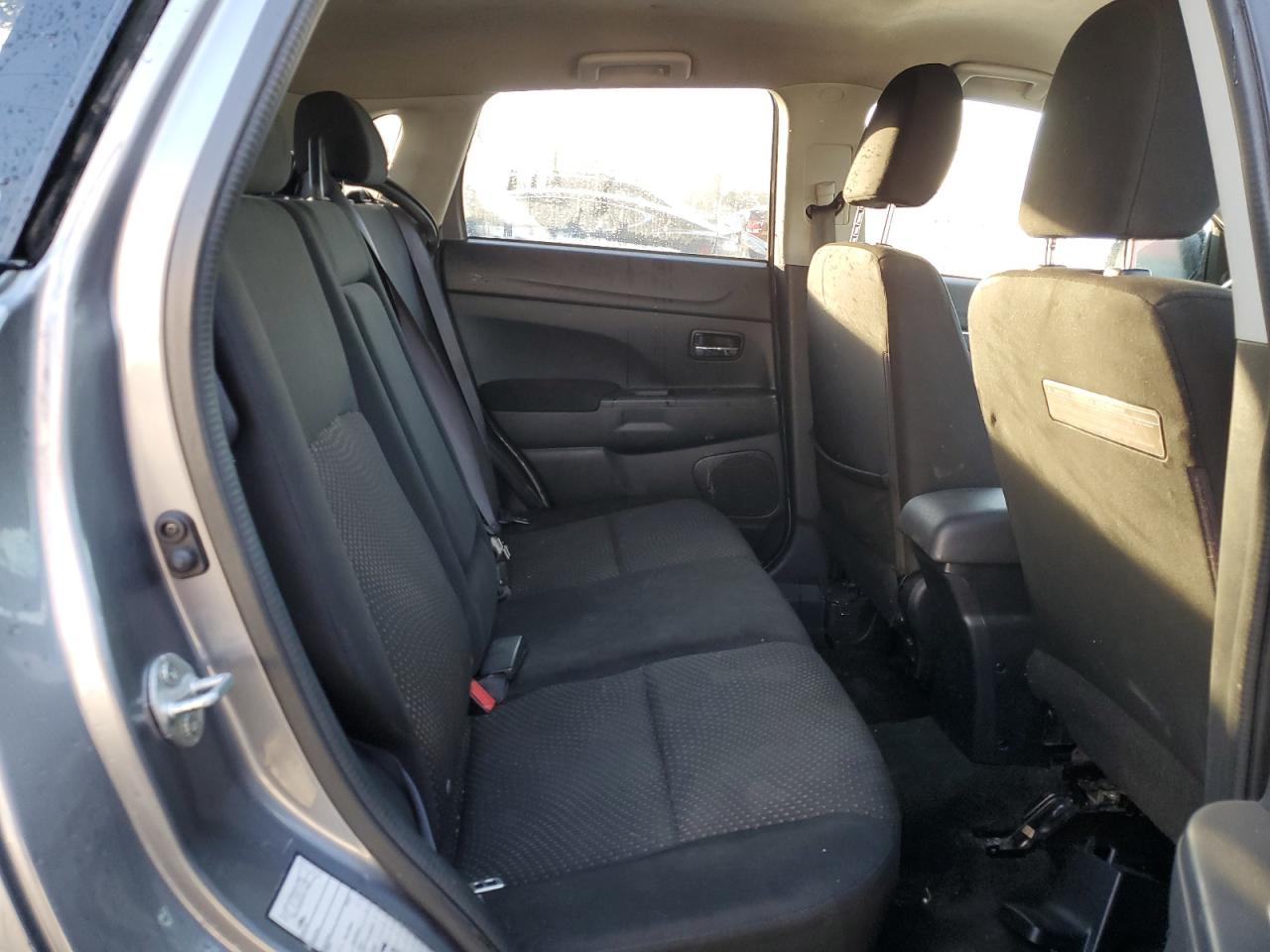 2016 Mitsubishi Outlander - Image 11