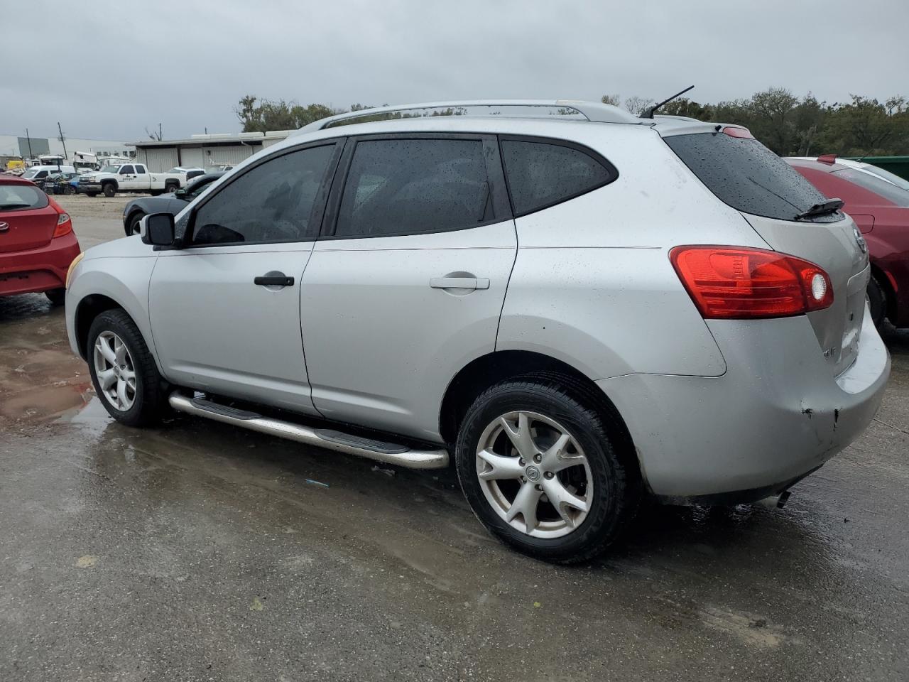 2009 Nissan Rogue - Image 2