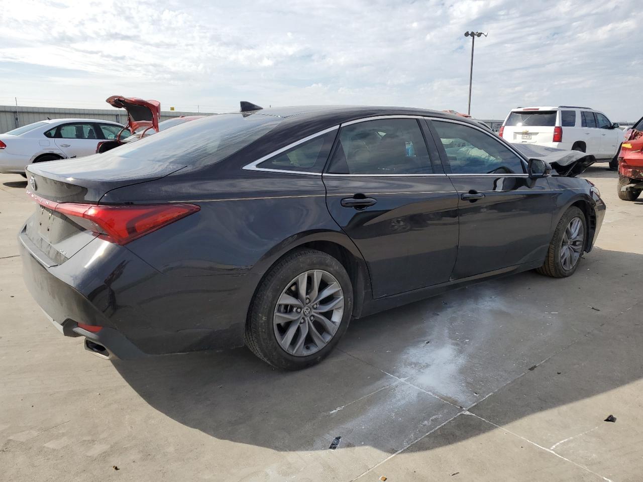 2021 Toyota Avalon - Image 3