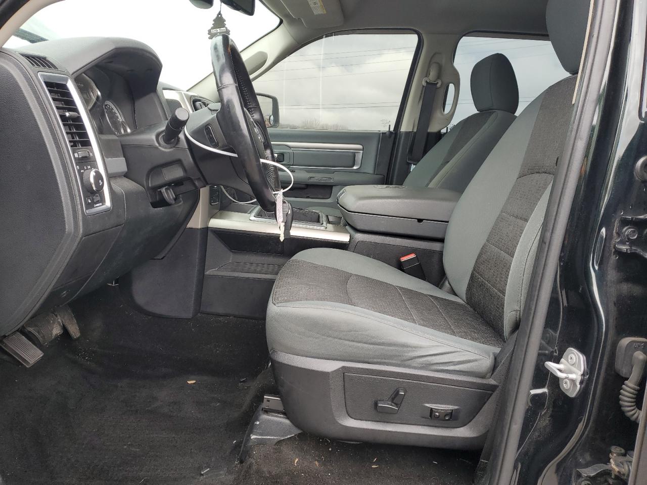 2015 RAM 1500 - Image 7