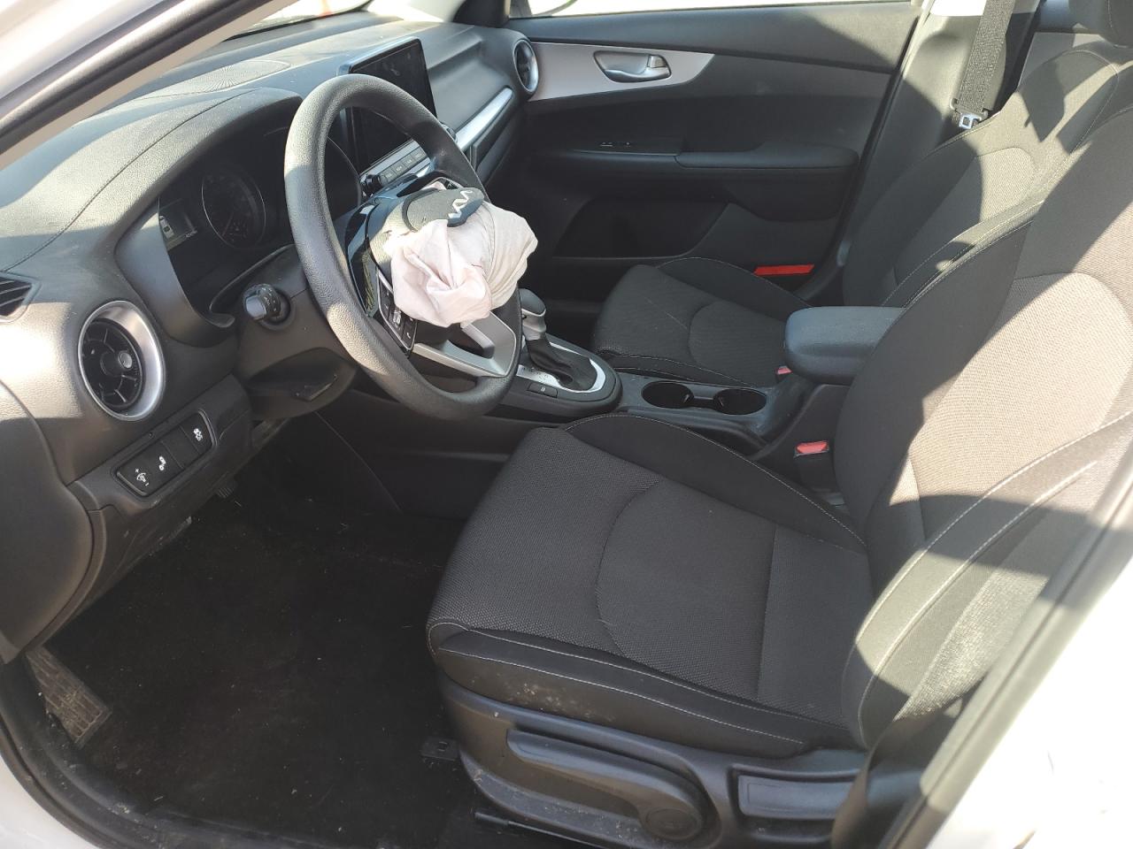 2023 Kia Forte - Image 7