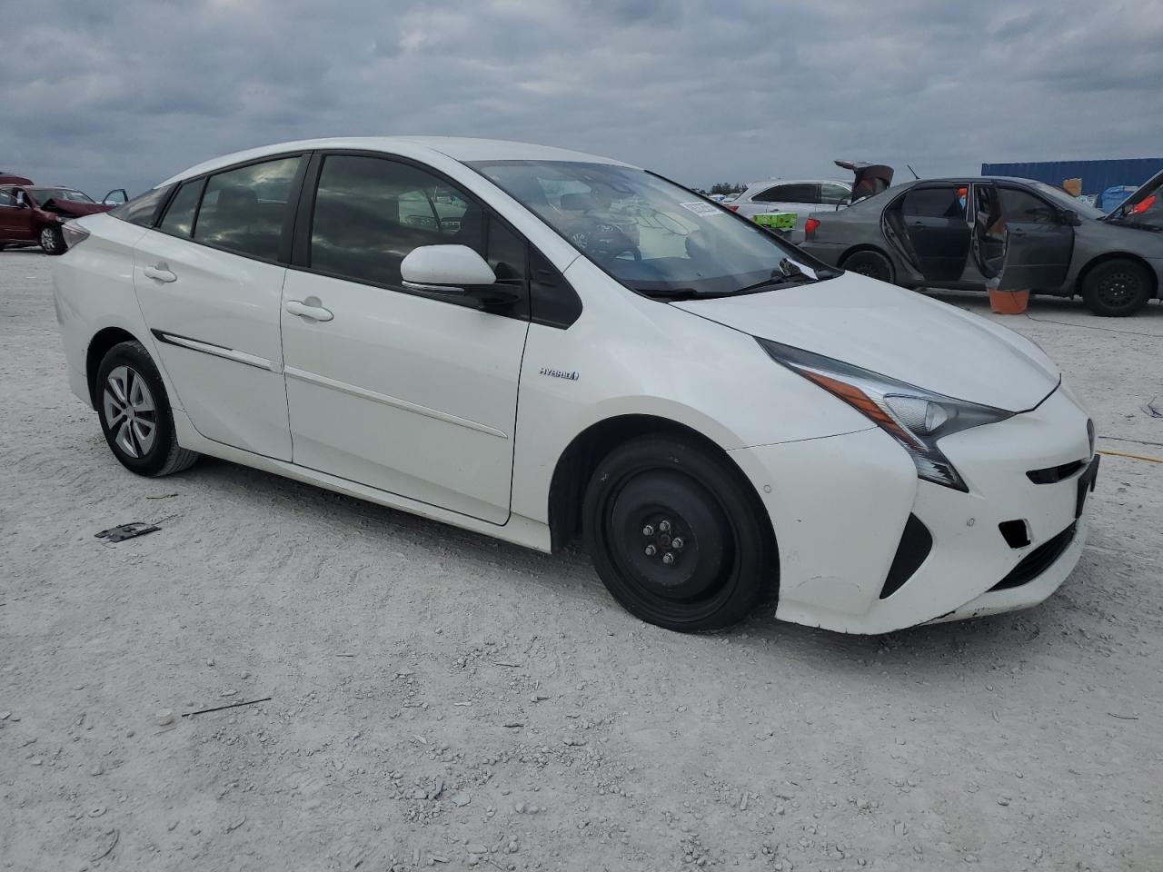 VIN JTDKARFUXJ3545286 2018 TOYOTA PRIUS no.4