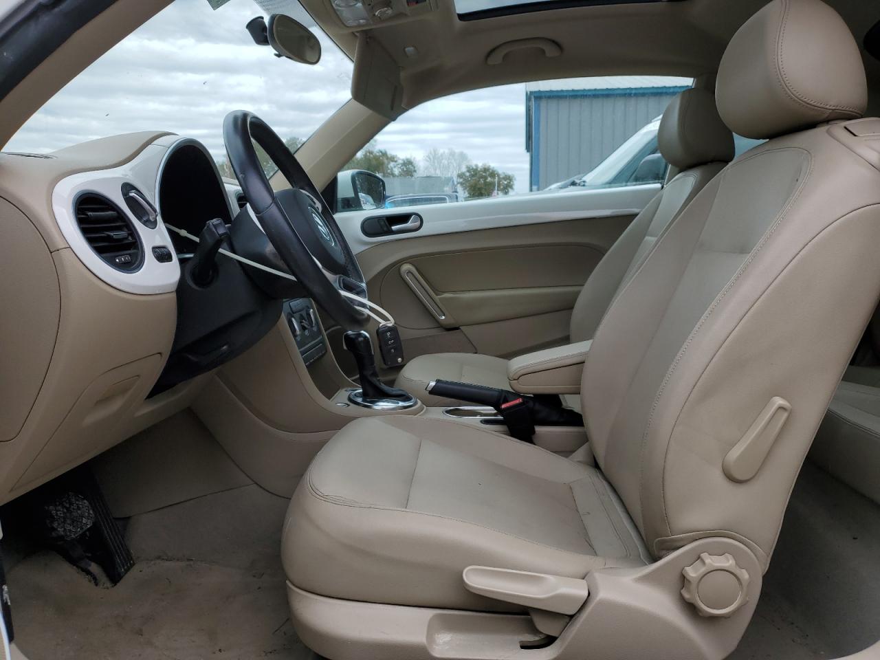 2014 Volkswagen Beetle - Image 7