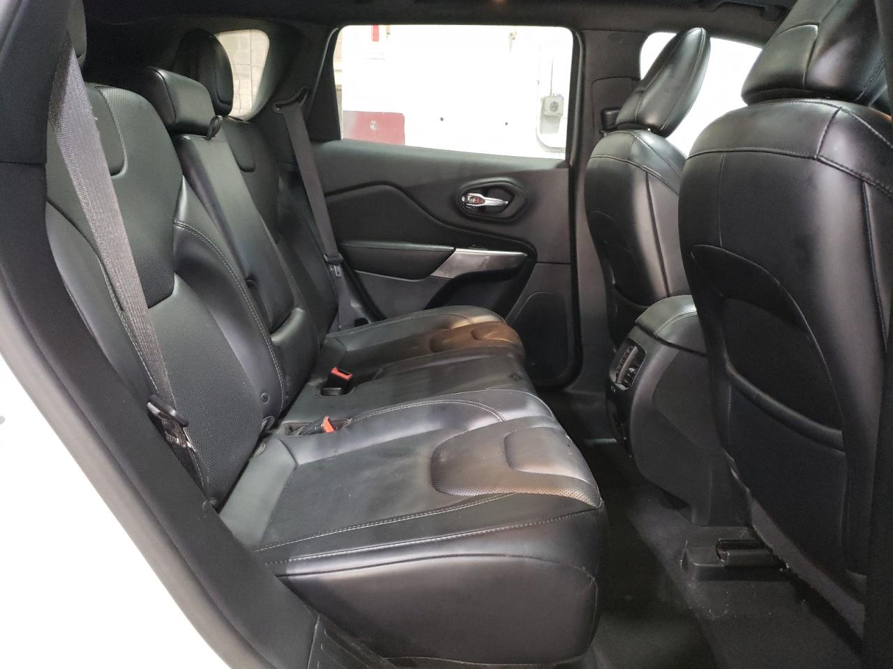 2019 Jeep Grand Cherokee - Image 11